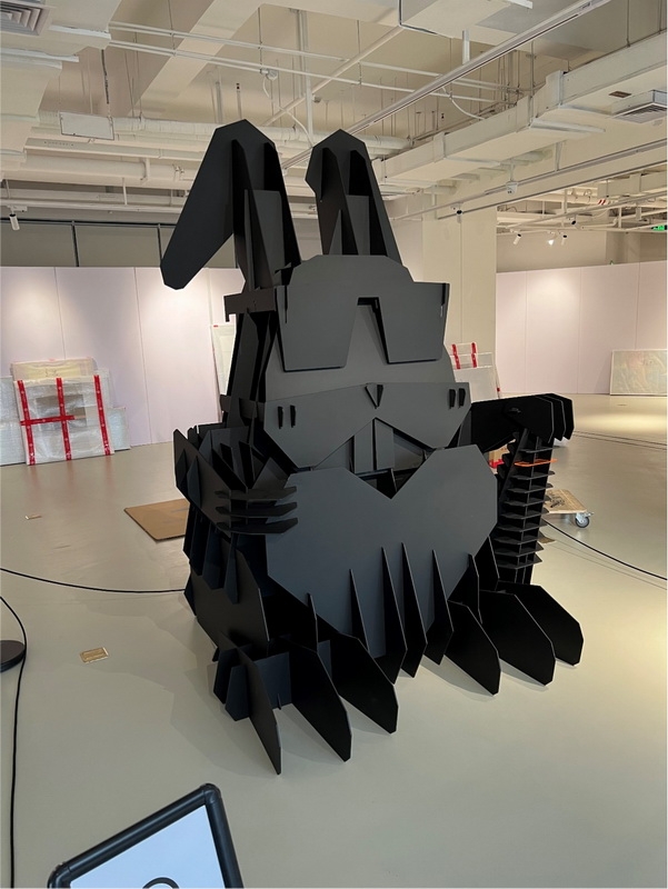 沈泳岌 《守护》 260×150×160cm 陶瓷雕塑.jpg