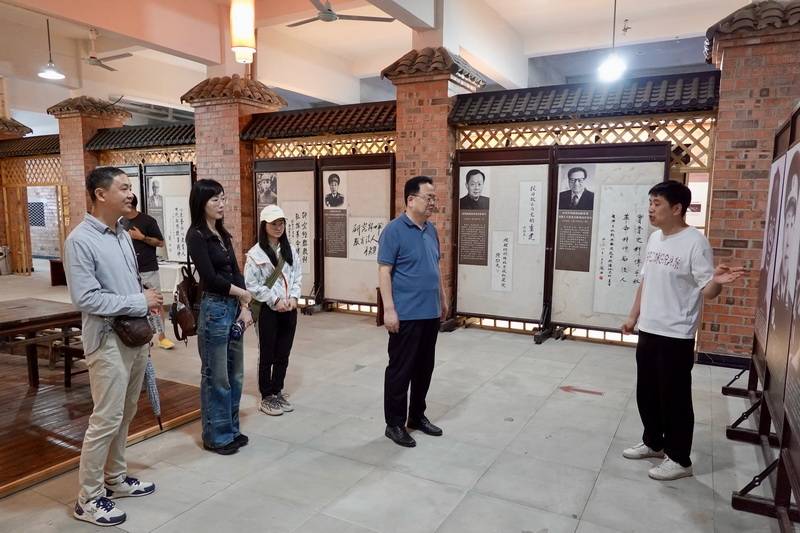 参观讲解 (2).jpg